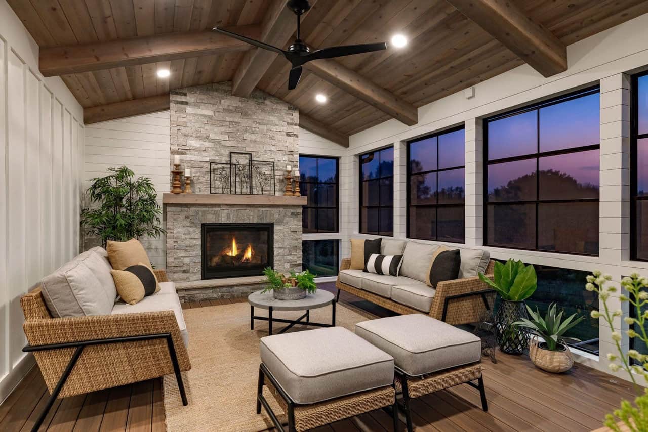 modern-house-sunroom-at-dusk