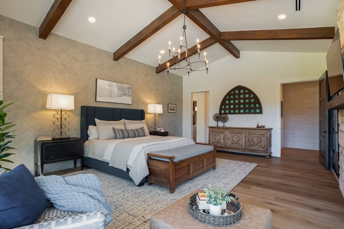 modern-rustic-bedroom-with-wood-ceiling-beams