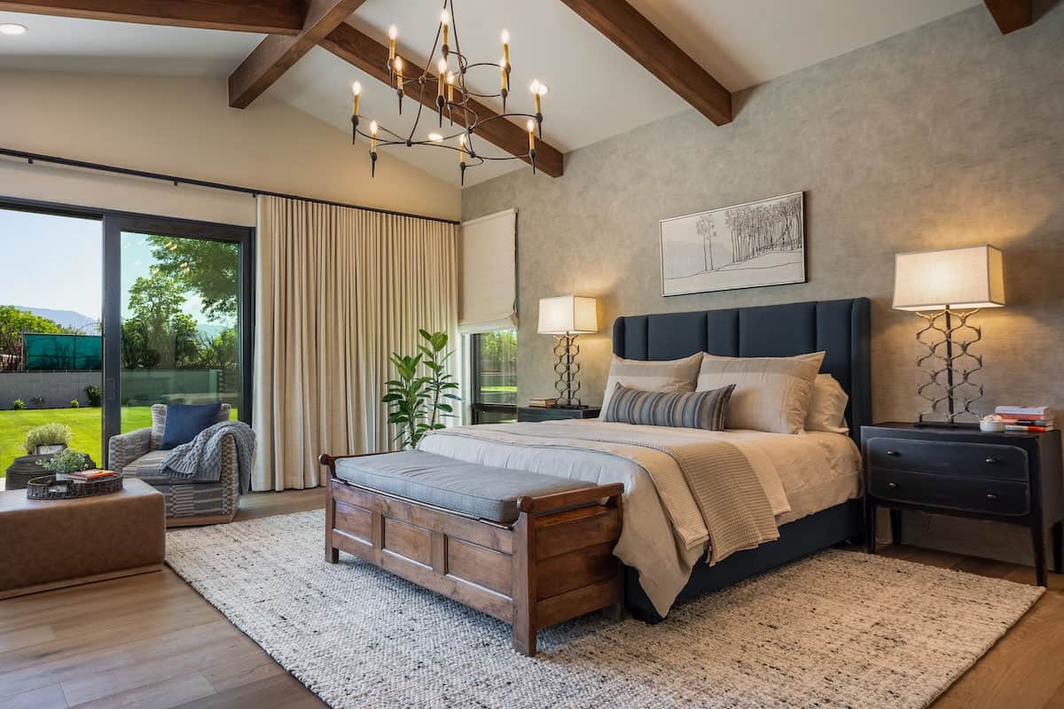 modern-rustic-bedroom-with-wood-ceiling-beams