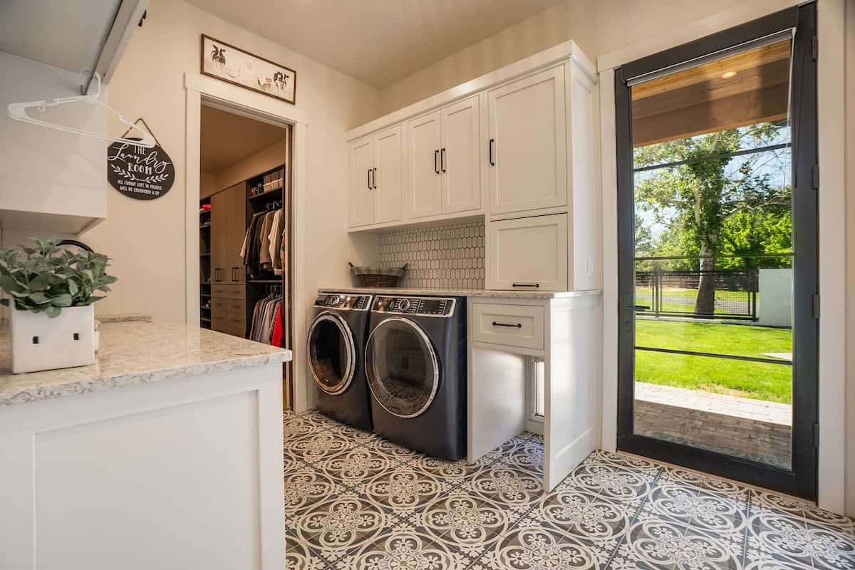 modern-rustic-laundry-room