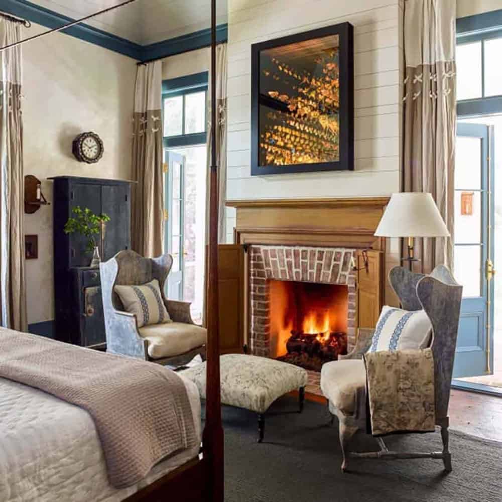 traditional-style-bedroom-with-a-fireplace