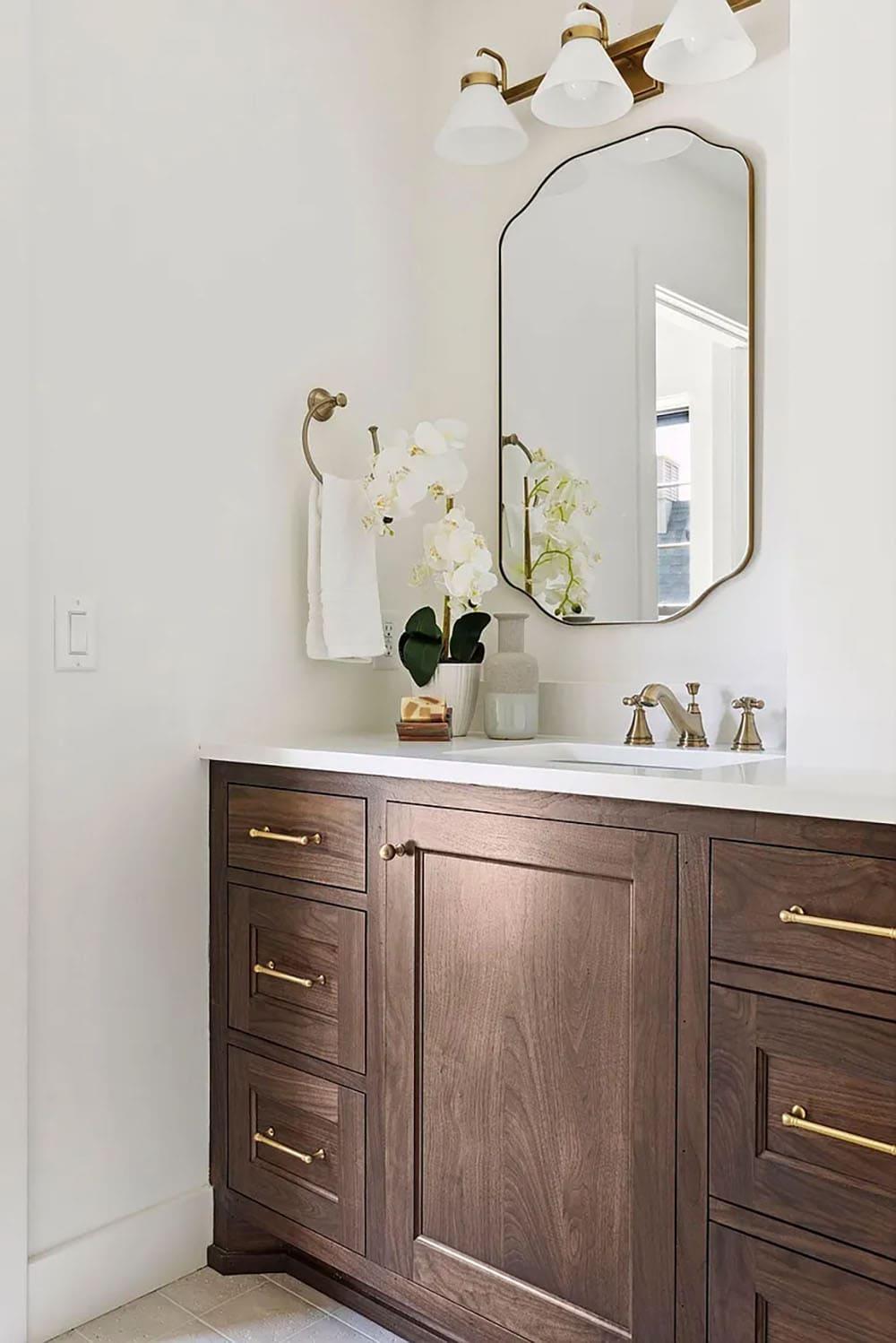 contemporary-bathroom-vanity