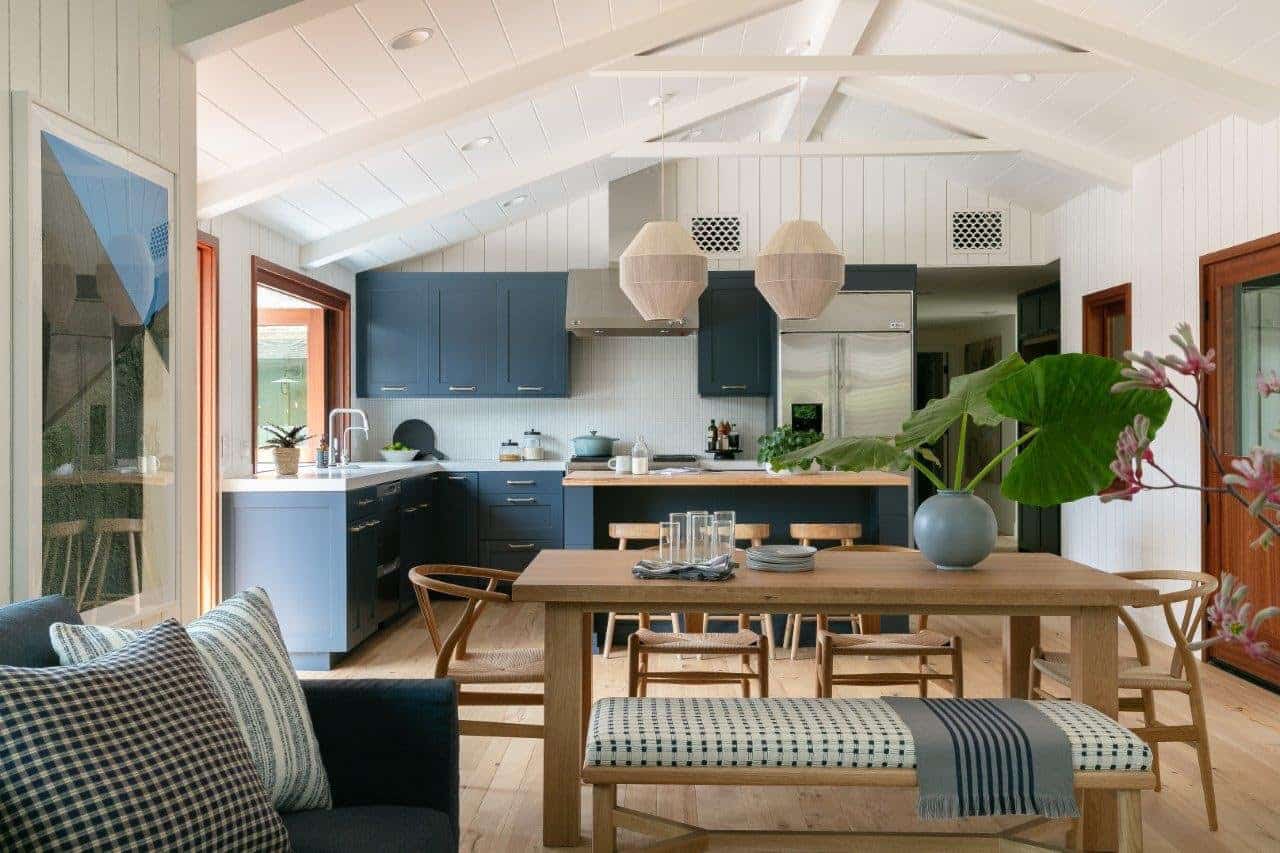 farmhouse-style-kitchen-and-dining-room