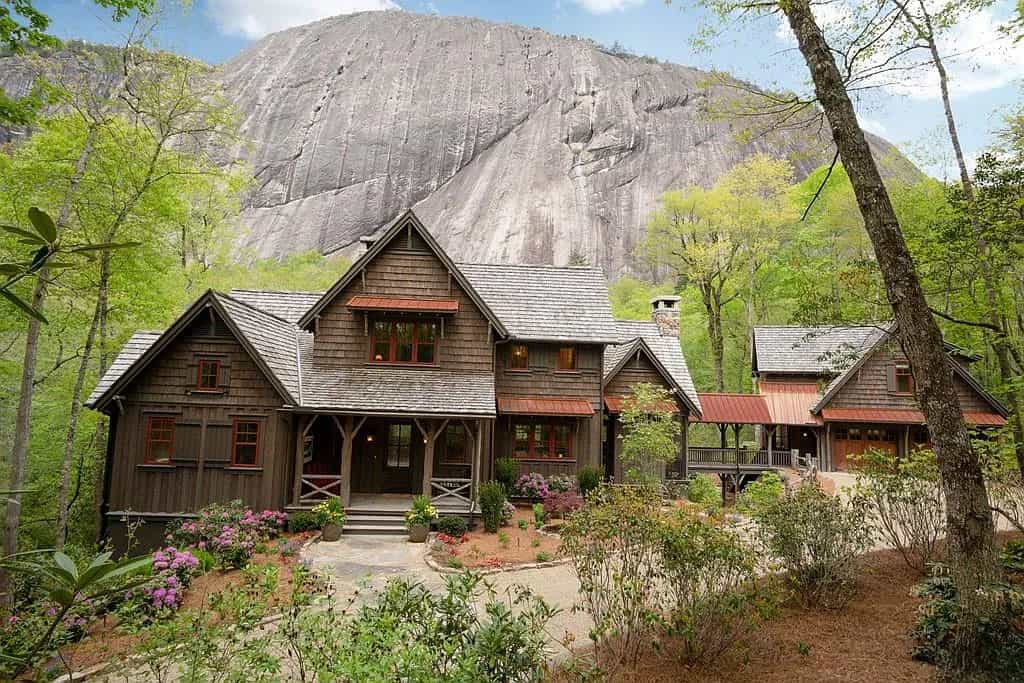 rustic-mountain-home-exterior