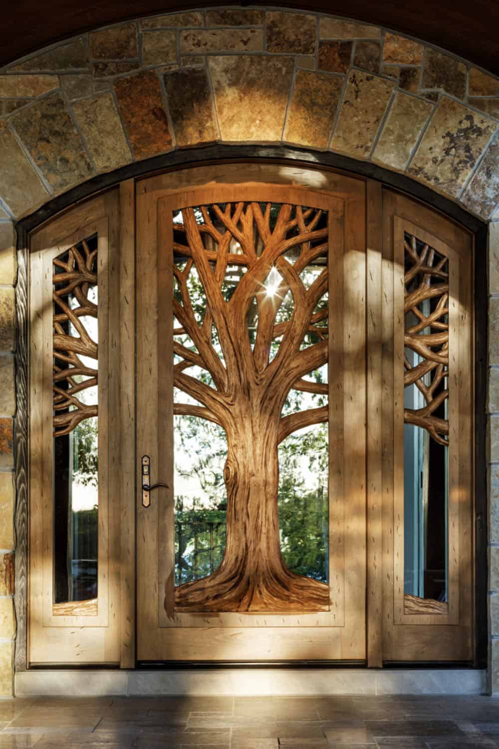 rustic-mountain-lodge-inspired-lake-house-entry