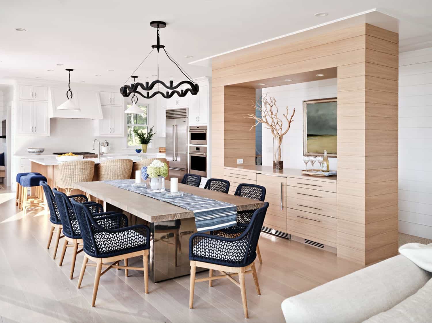beach-style-dining-room