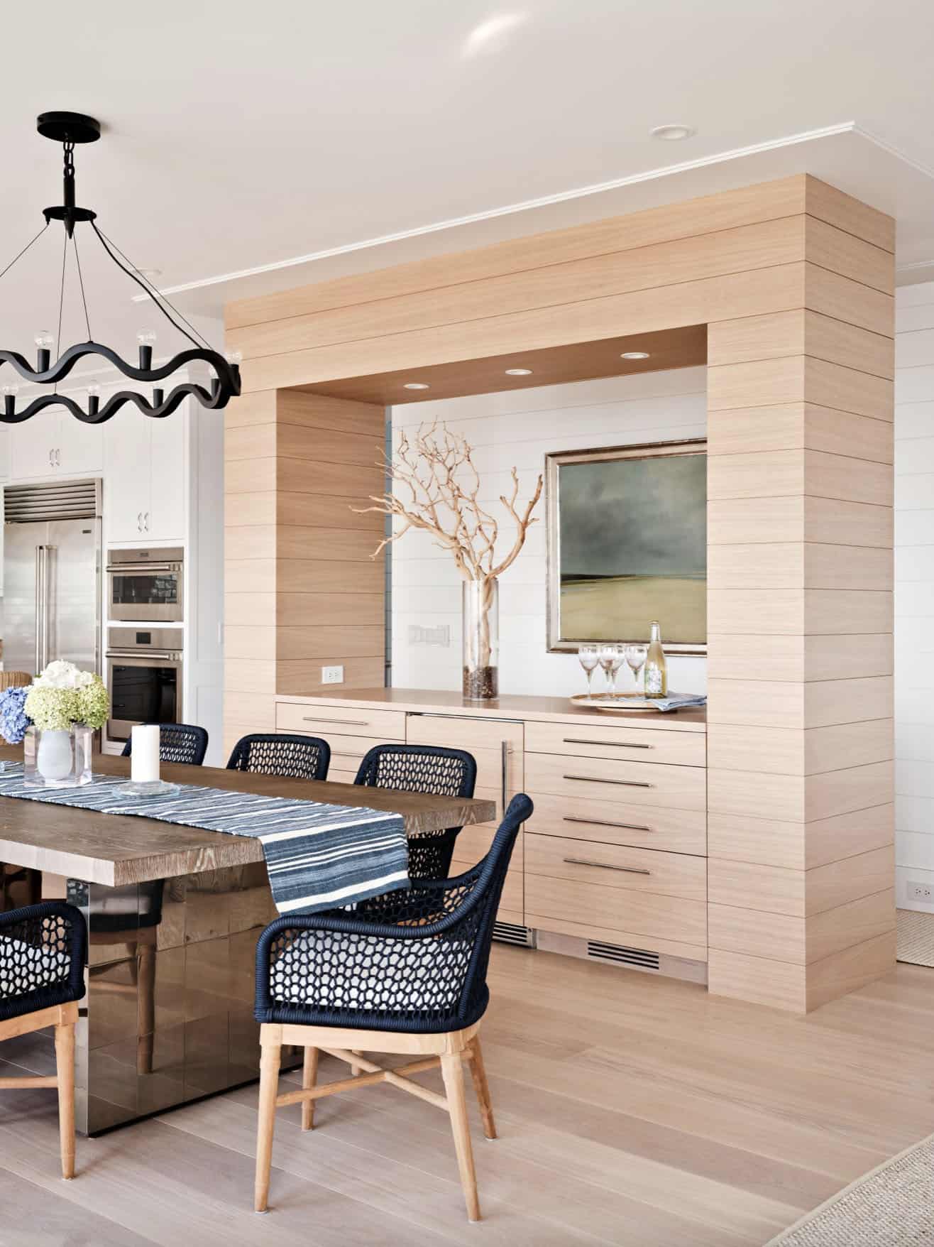 beach-style-dining-room