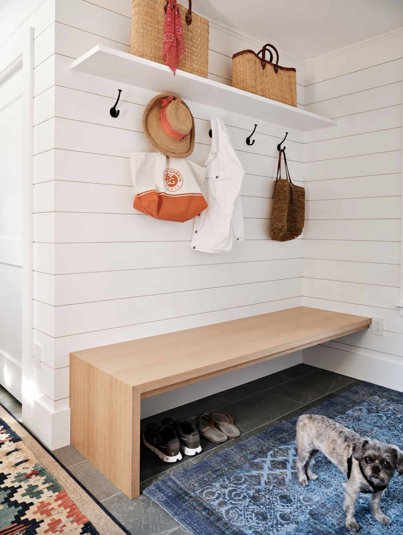 beach-style-mudroom-with-a-built-in-bench