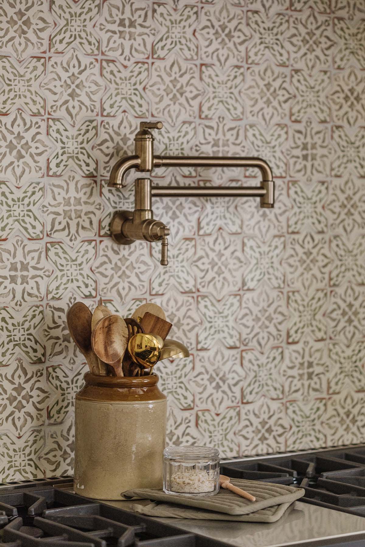 Spanish-revival-kitchen-backsplash-detail