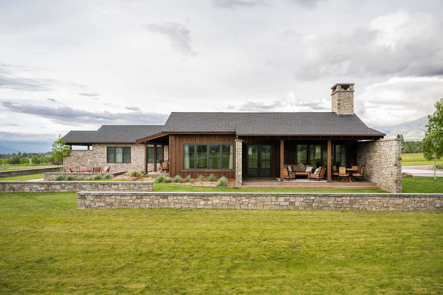 montana-hill-country-home-exterior