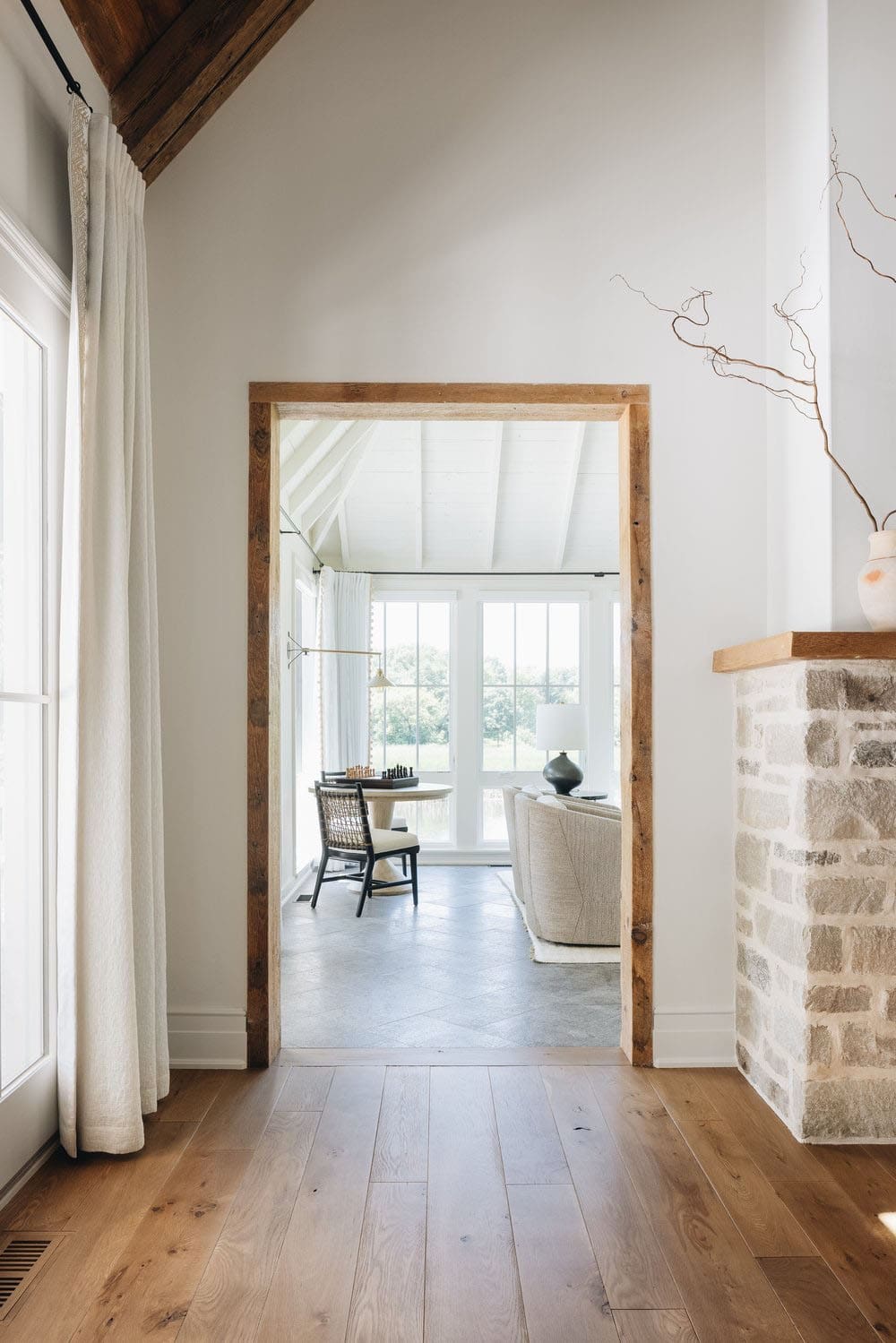 contemporary-hallway