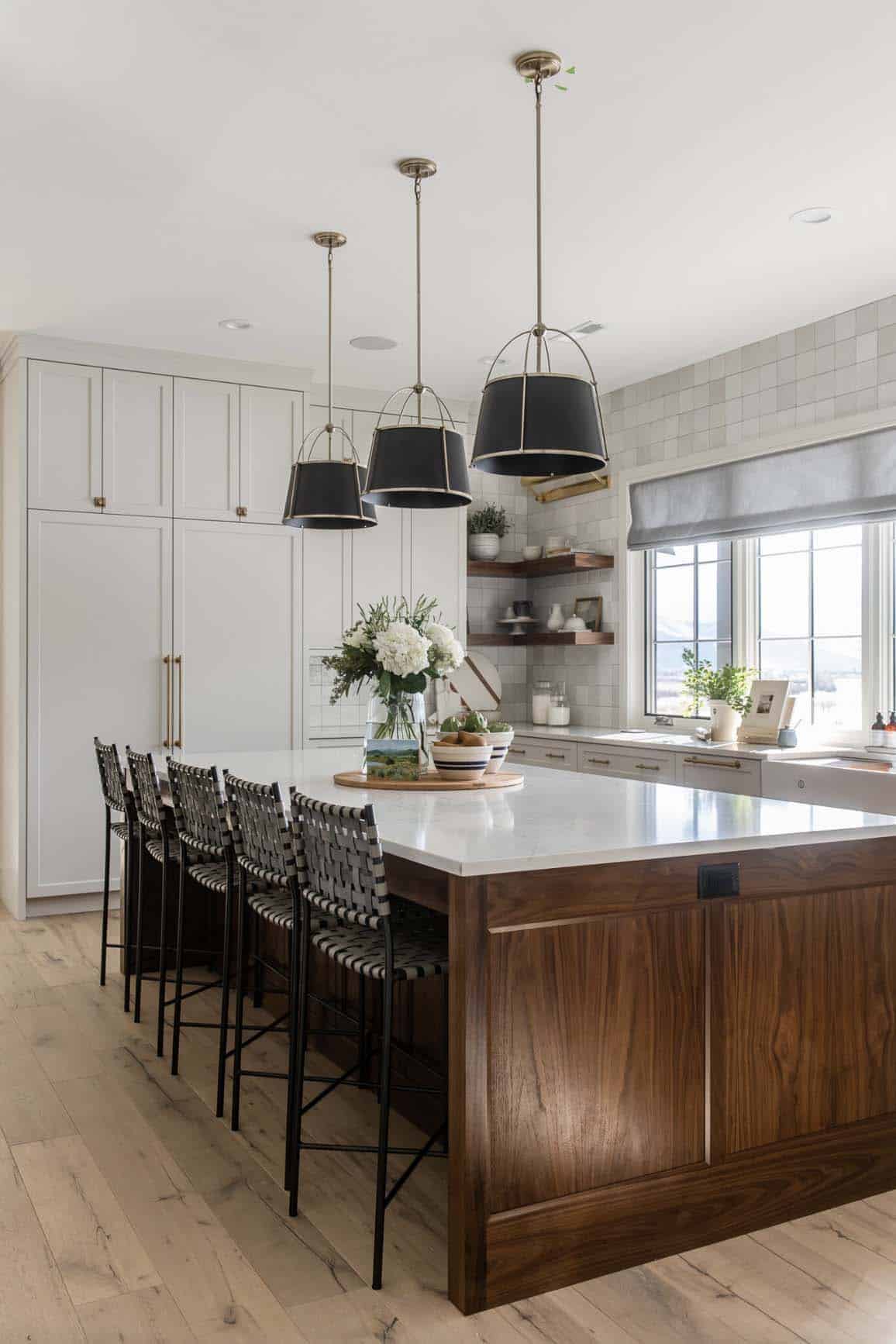 traditional-farmhouse-style-kitchen