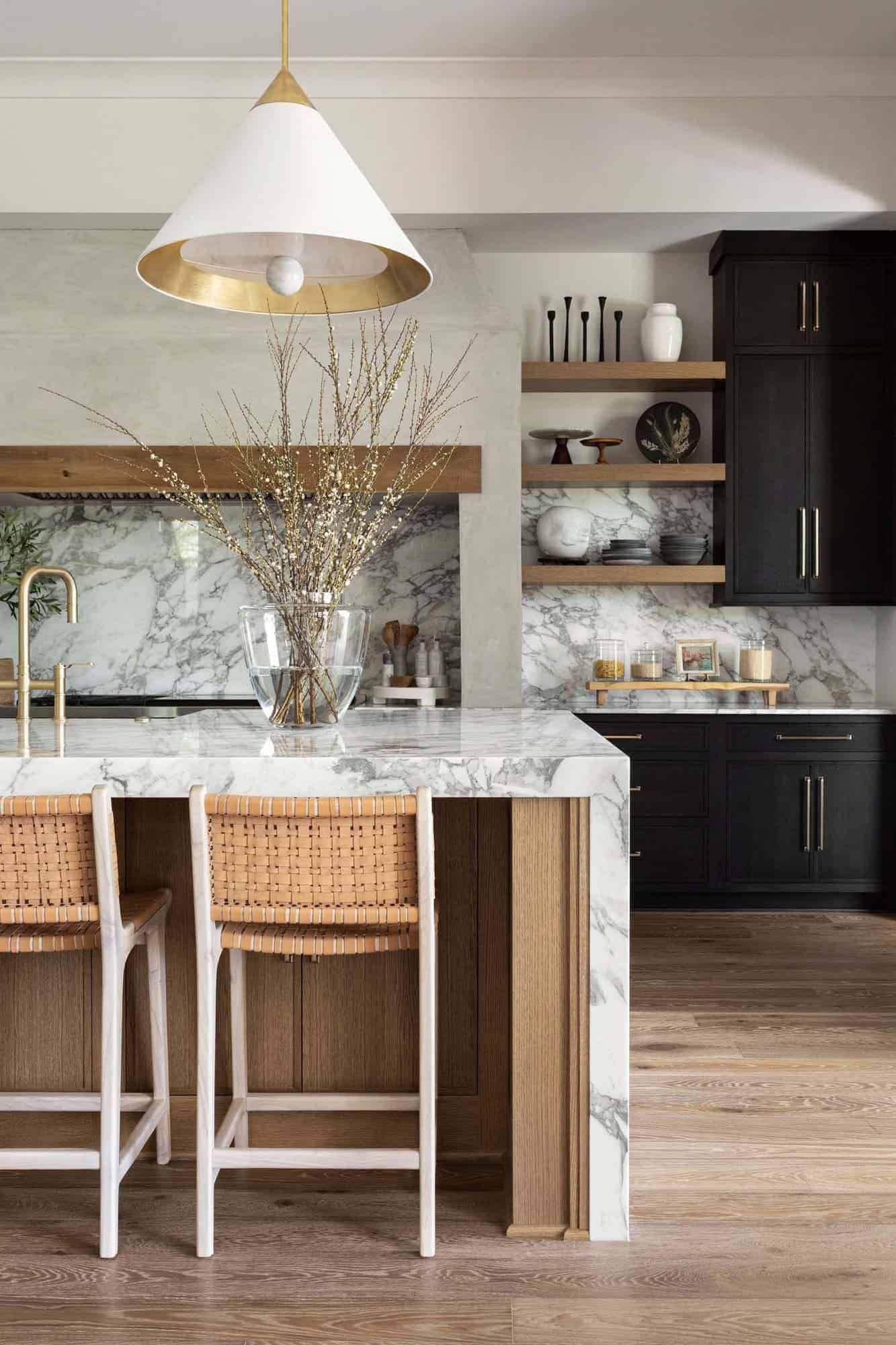 transitional-neutral-style-kitchen