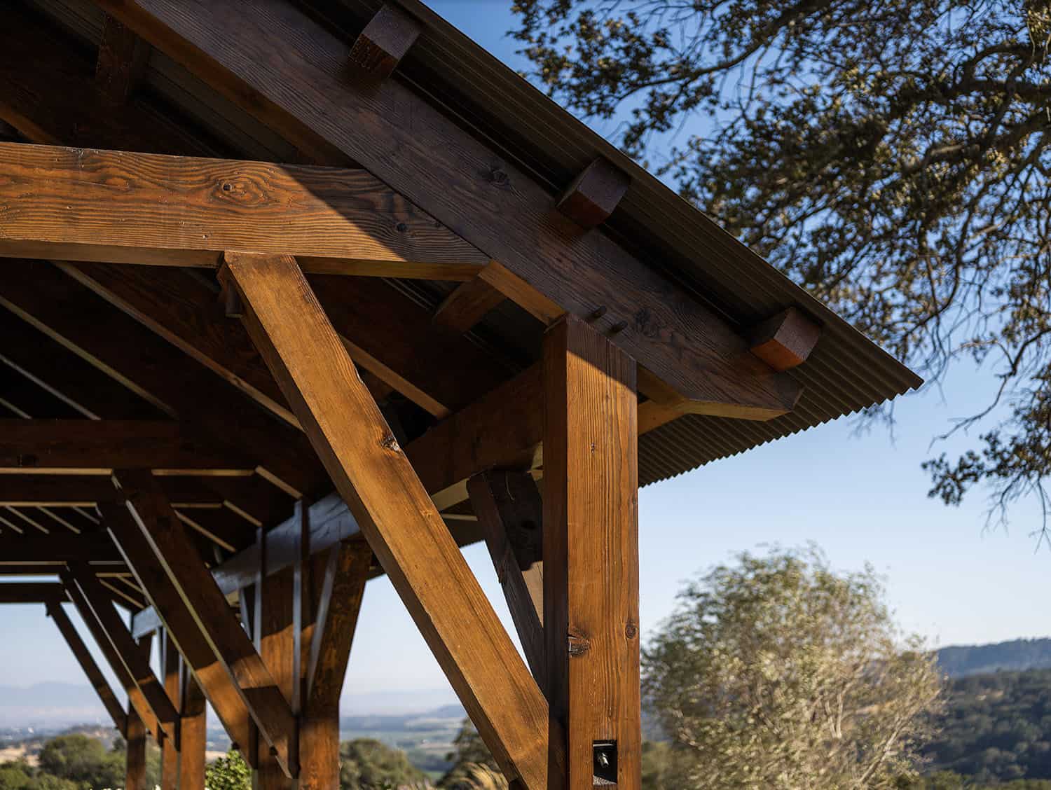 farmhouse-exterior-roof-detail