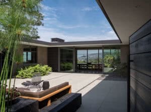 1960s Midcentury modern house gets a peaceful update in Laguna Beach - Peaceful Modern House Renovation Designs