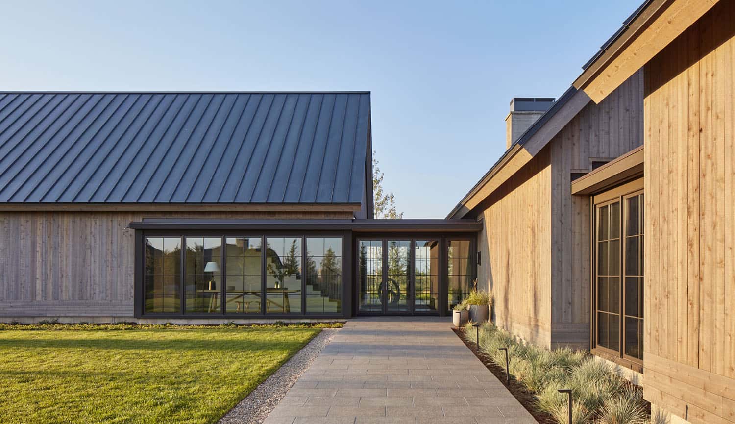 modern mountain home exterior 