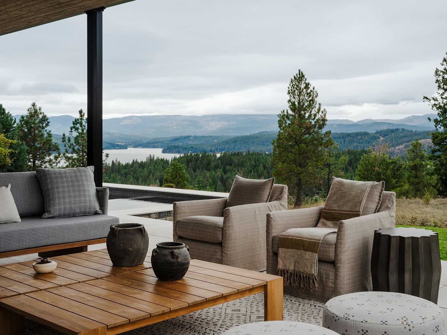 rustic modern home with a covered patio with outdoor furniture