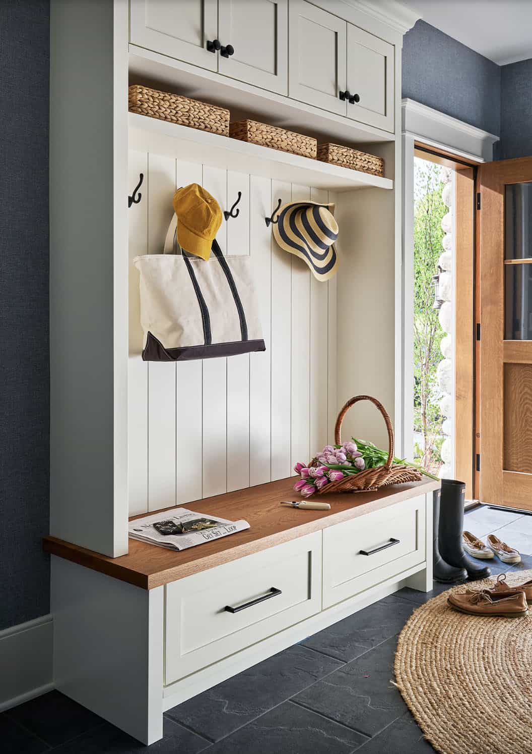 beach style mudroom entry