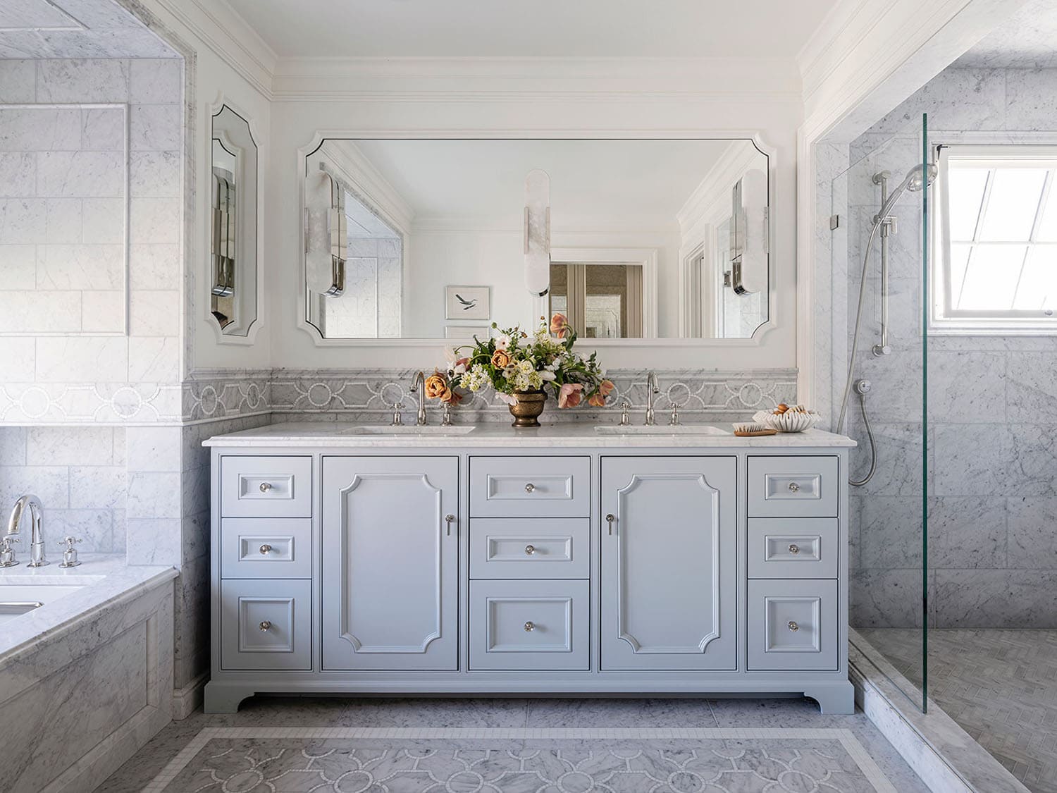 traditional style bathroom vanity