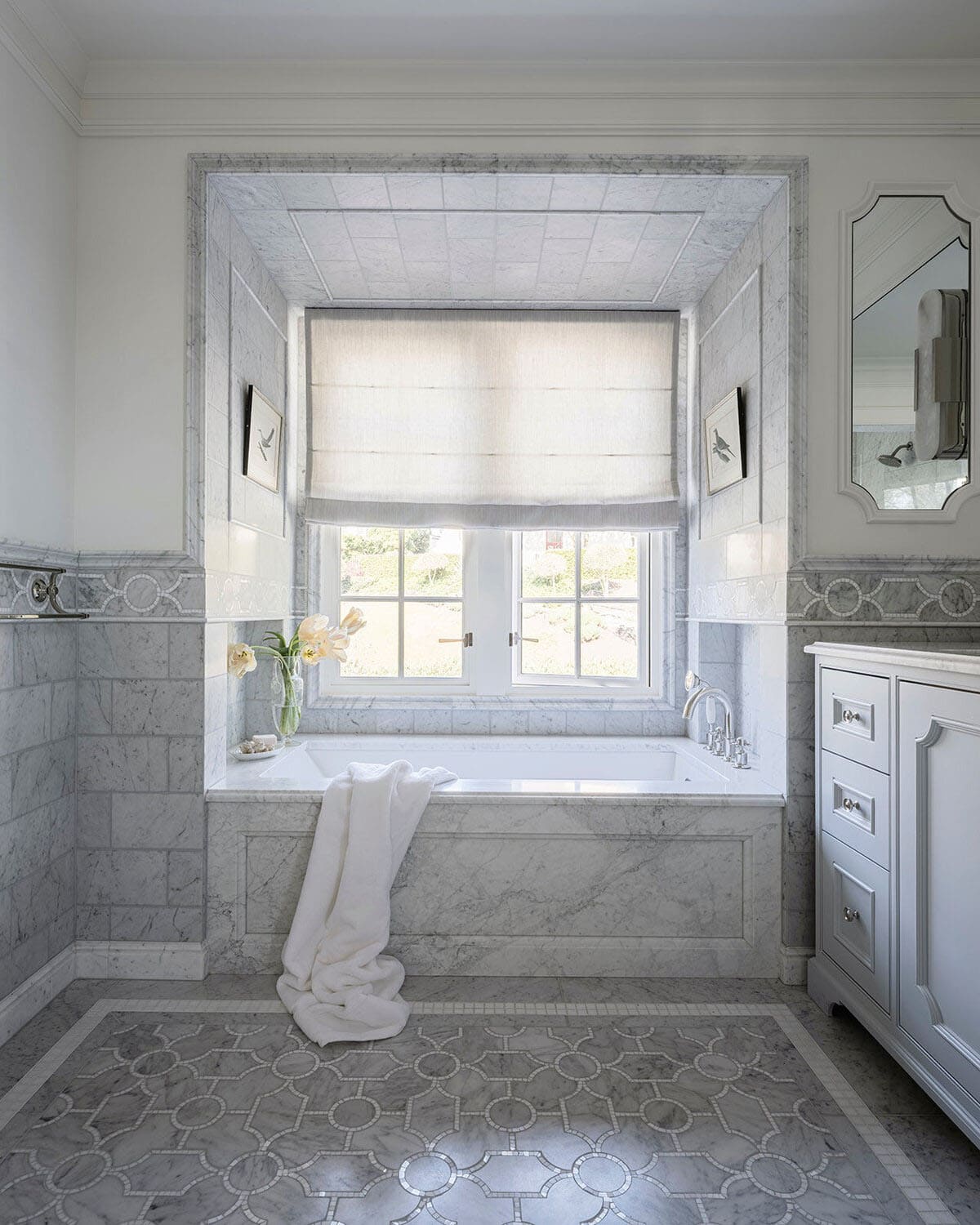 traditional style bathroom with an integrated tub