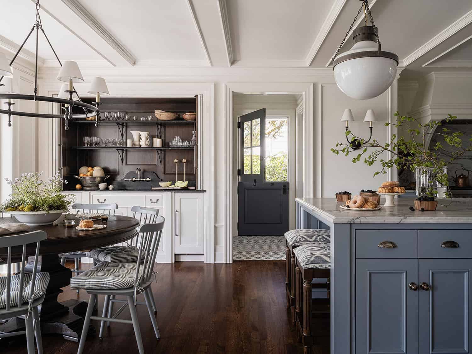 traditional style kitchen and dining room