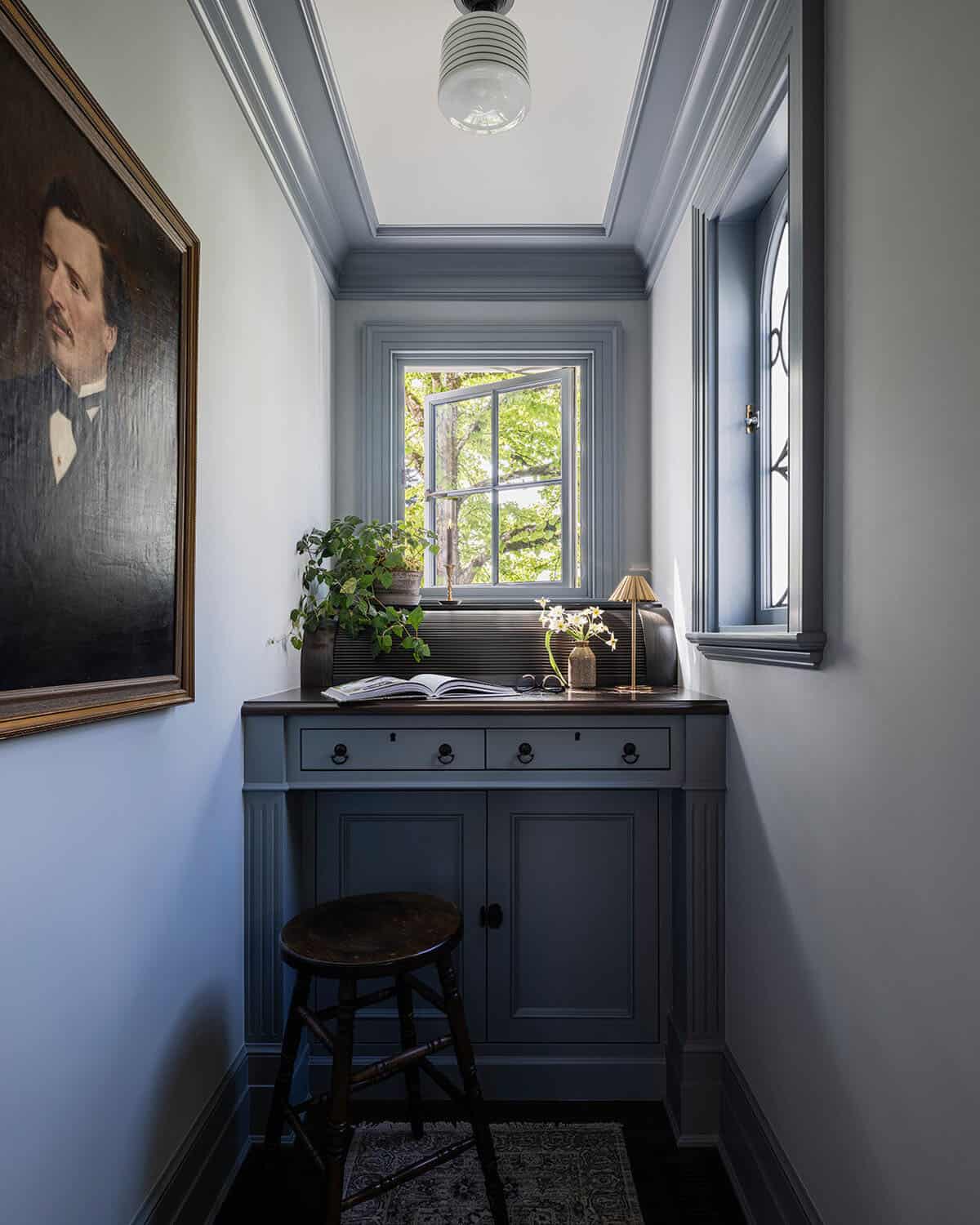 traditional style built-in desk