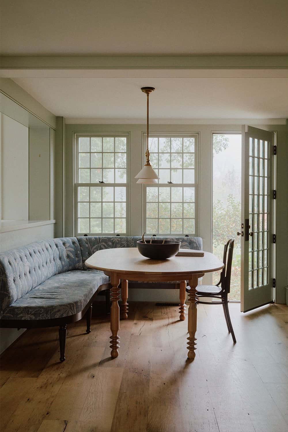 farmhouse style dining room banquette