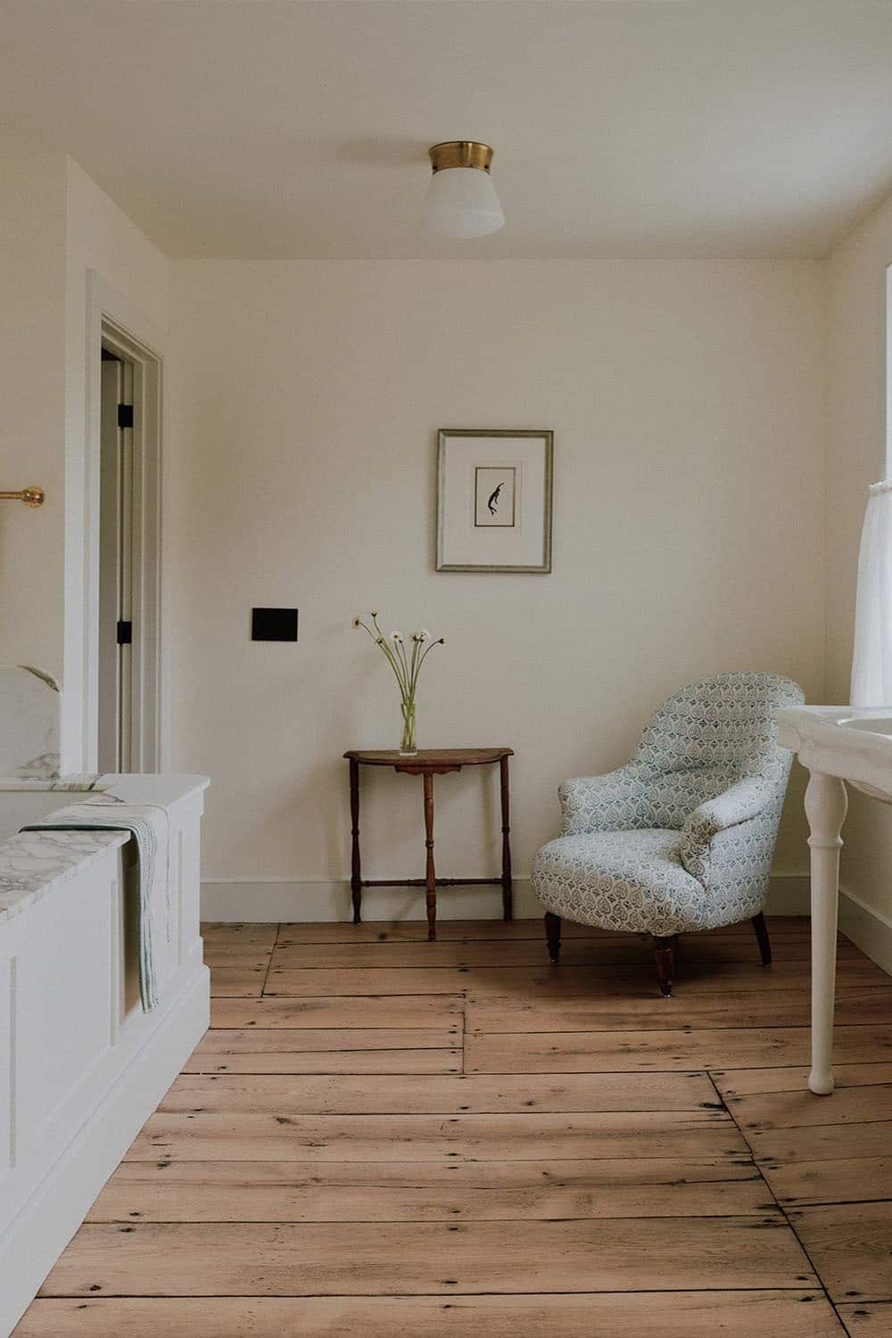 farmhouse style bathroom