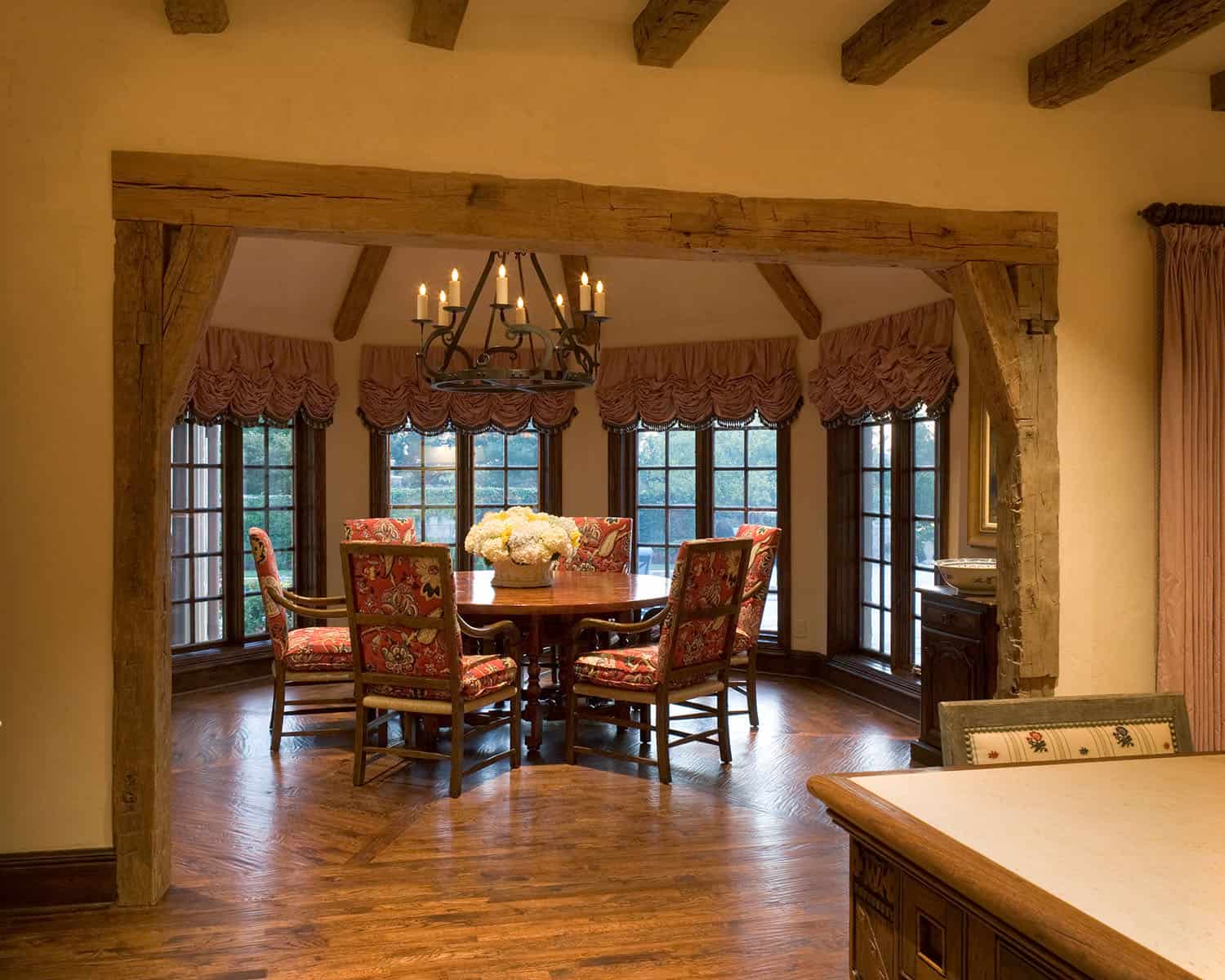 mediterranean style kitchen breakfast nook