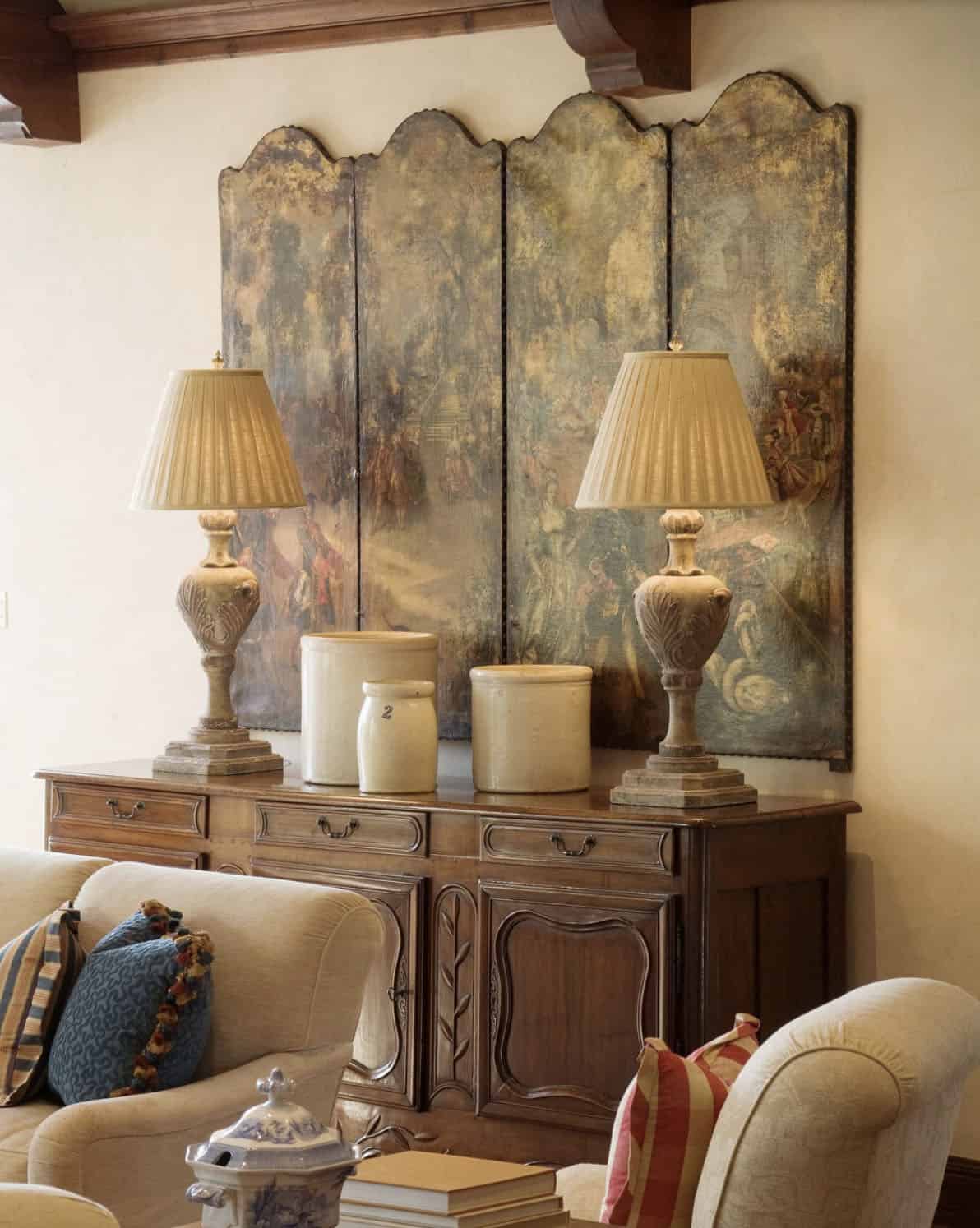 mediterranean style living room 
