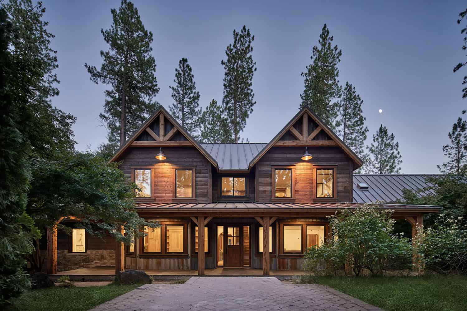 ranch style mountain house exterior at dusk