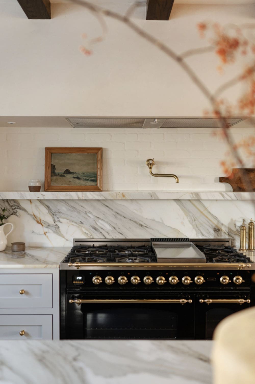 contemporary kitchen range wall with a marble backsplash