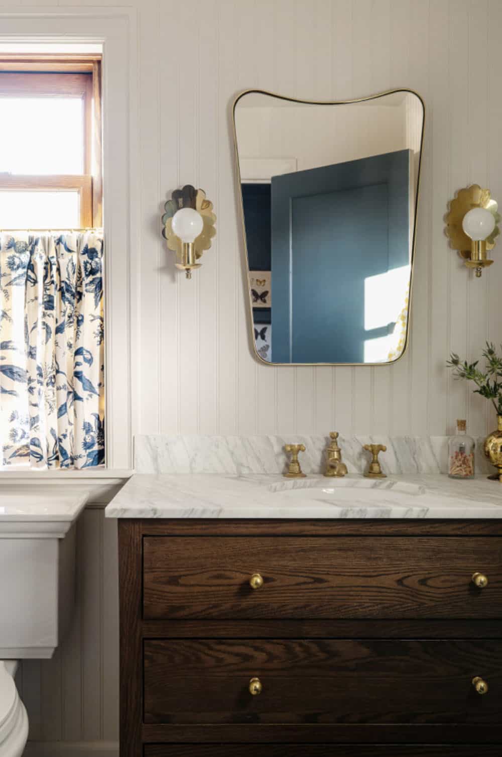 contemporary bathroom vanity with a mirror 