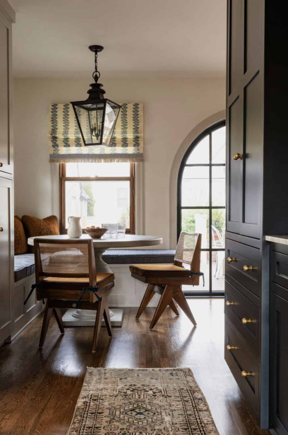 contemporary built-in kitchen dining banquette