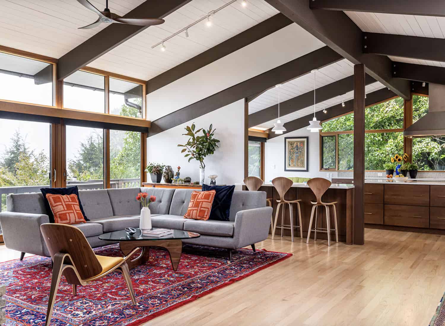 A stunning midcentury deck house in North Carolina invites nature inside