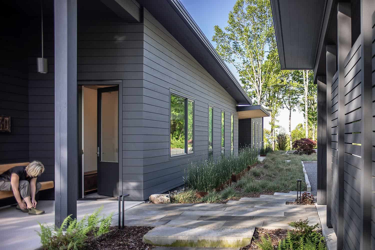 contemporary mountain home patio
