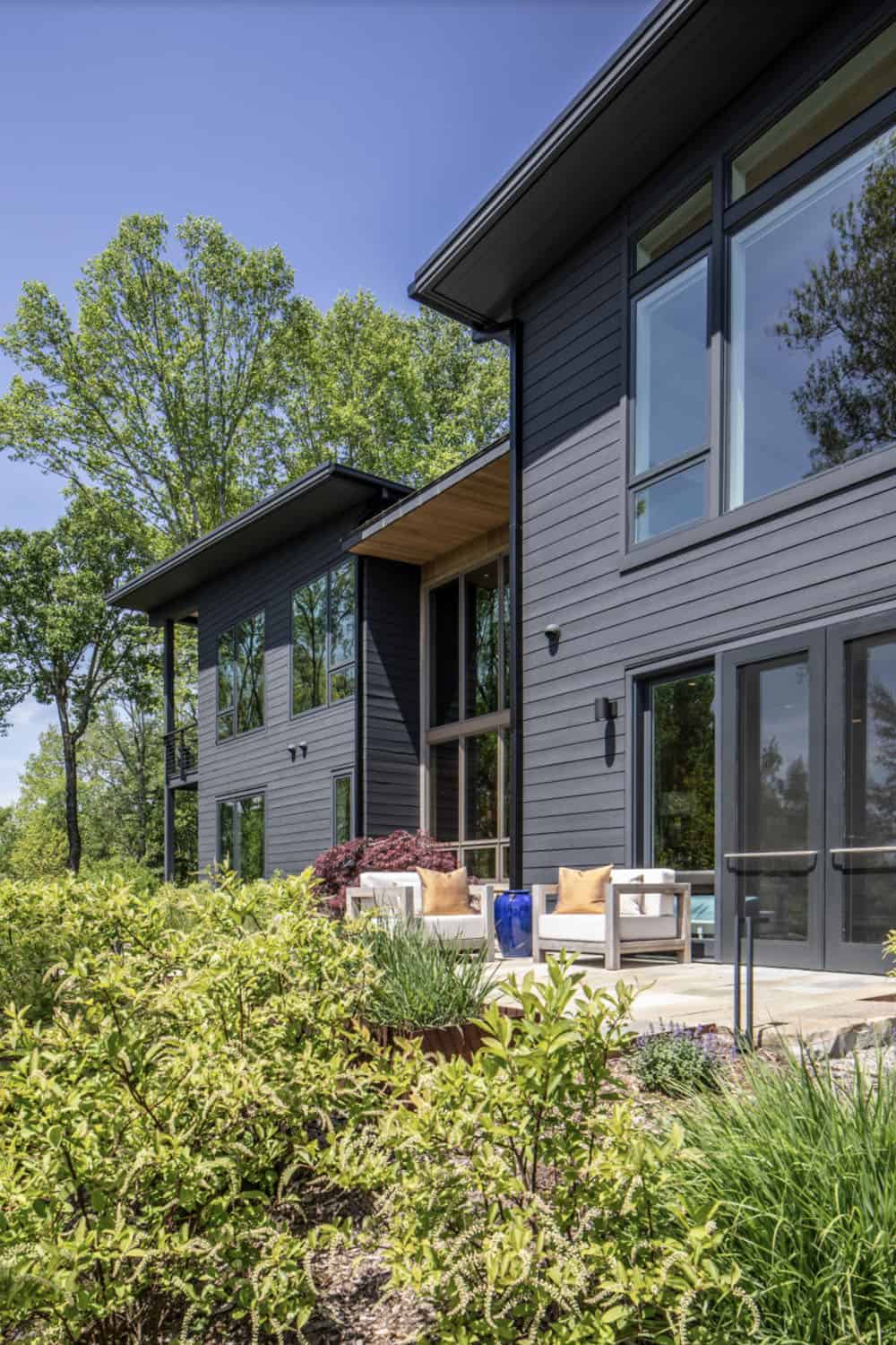 contemporary mountain home patio