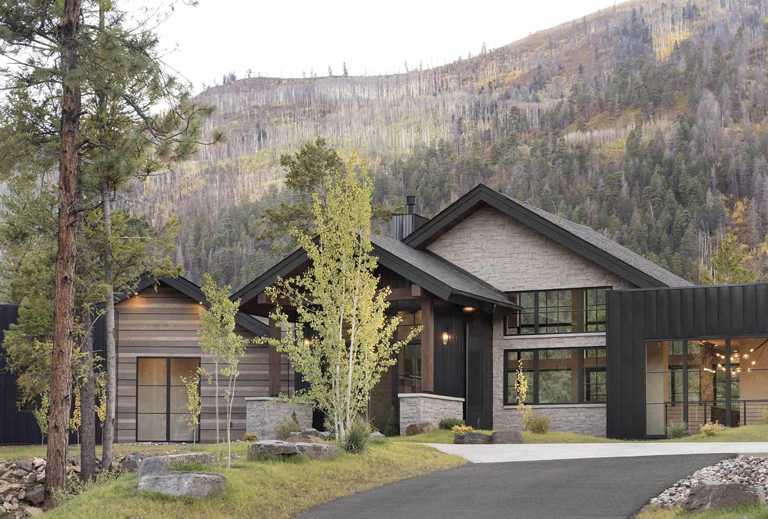 modern rustic mountain home exterior