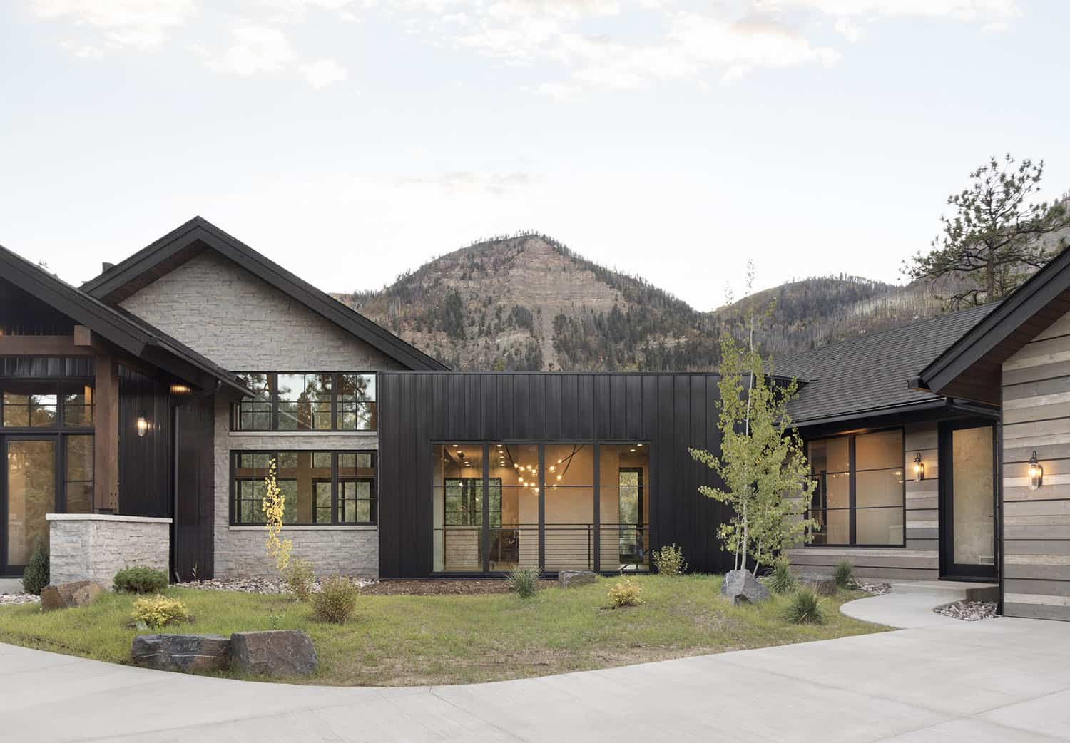 modern rustic mountain home exterior