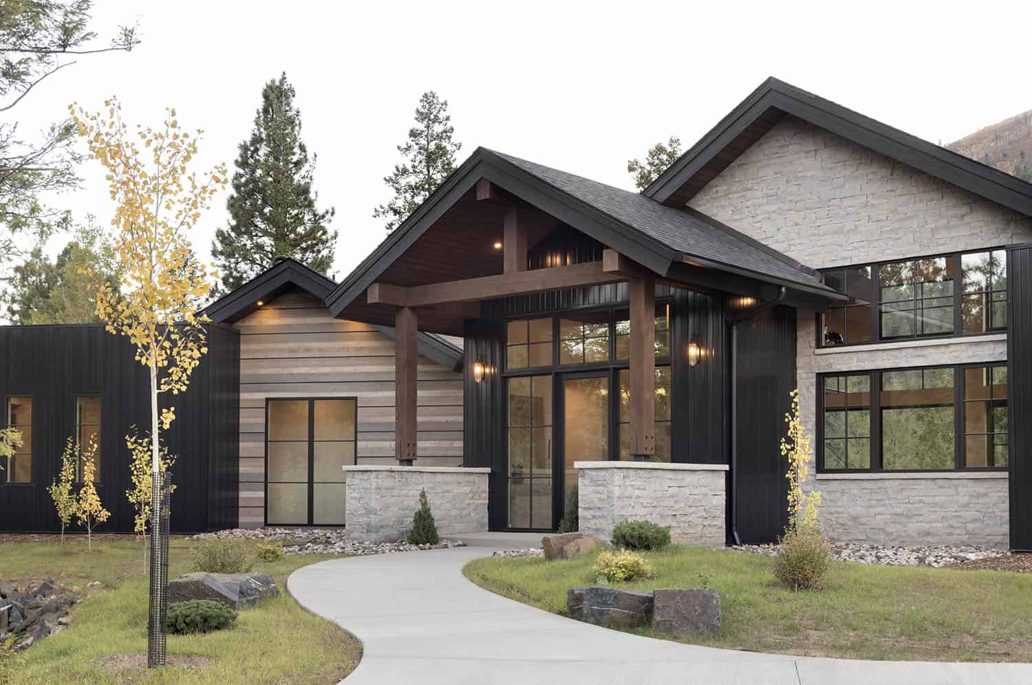modern rustic mountain home exterior