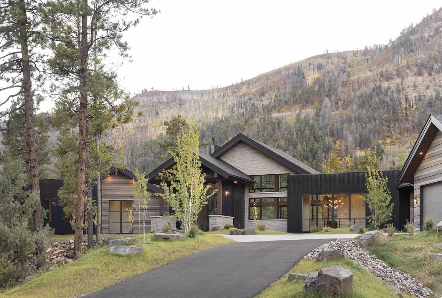 modern rustic mountain home exterior
