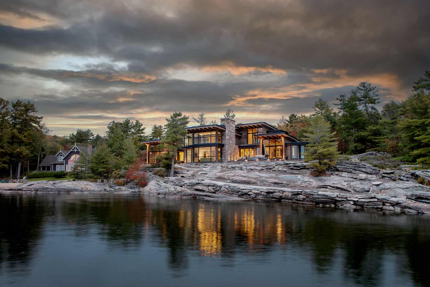 contemporary lakefront cottage exterior