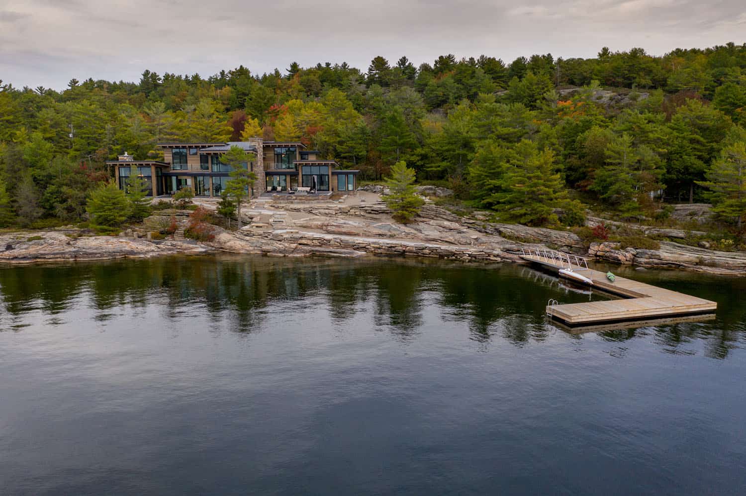 contemporary lakefront cottage exterior