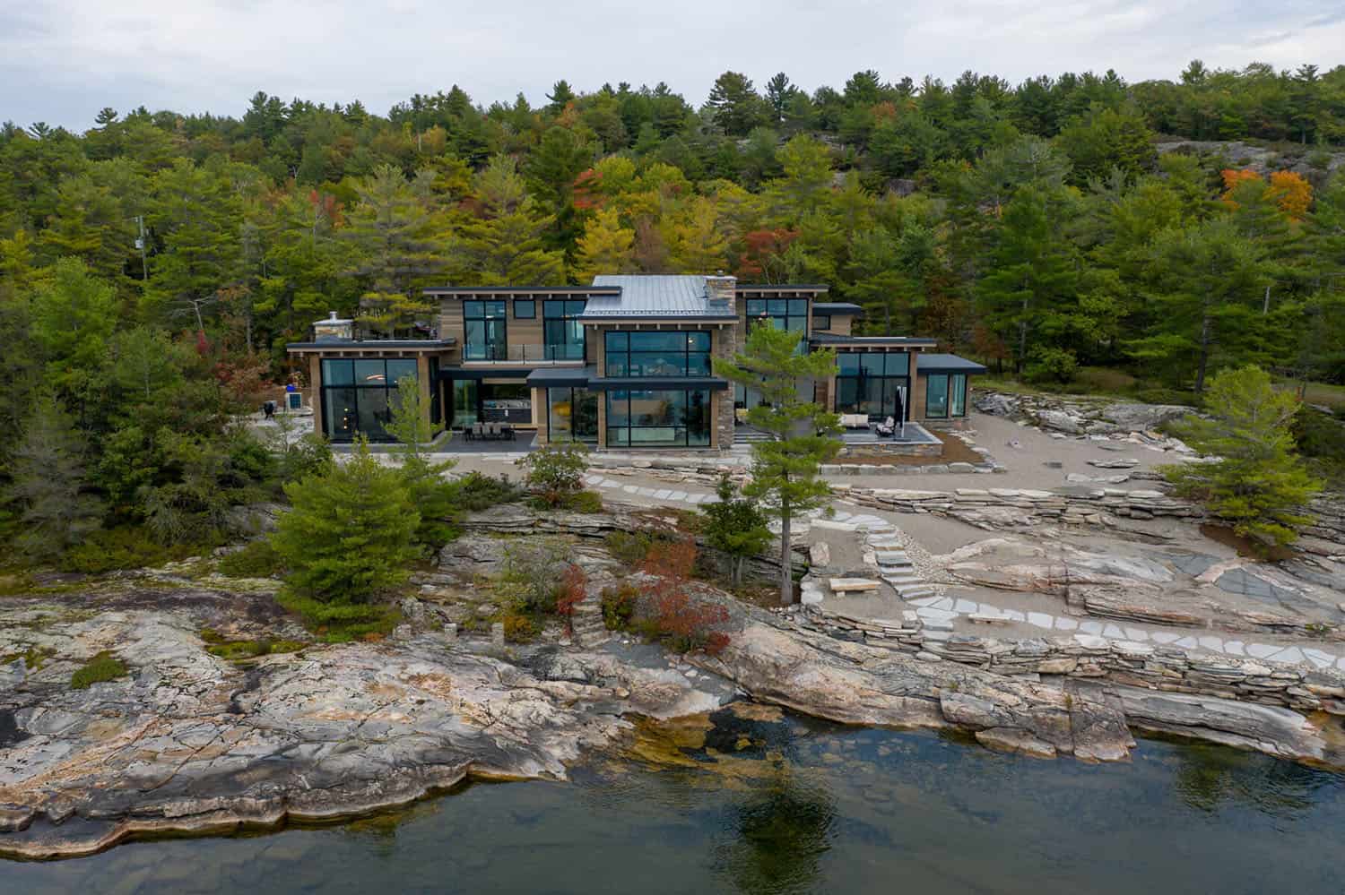 contemporary lakefront cottage exterior