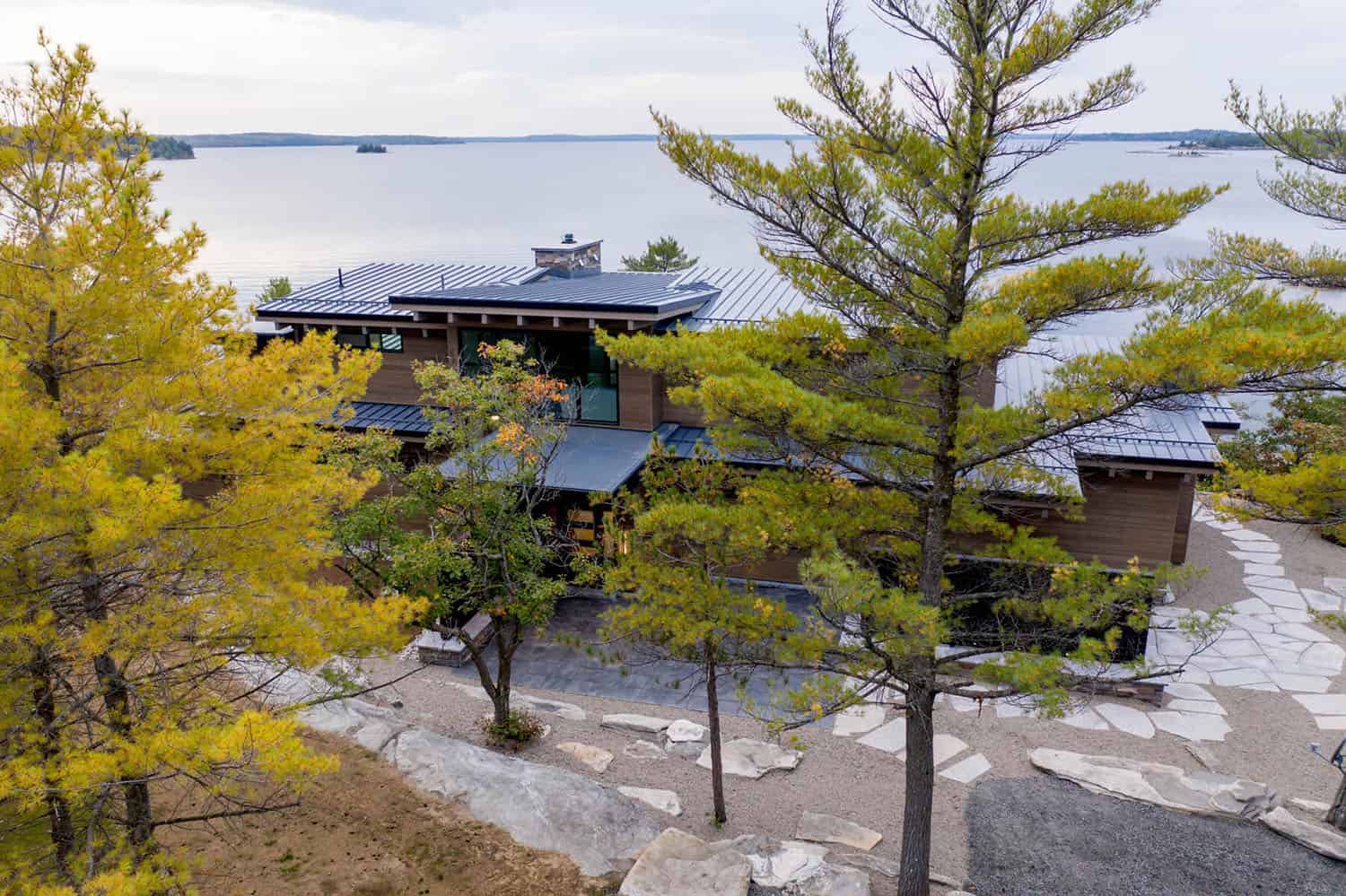 contemporary lakefront cottage exterior