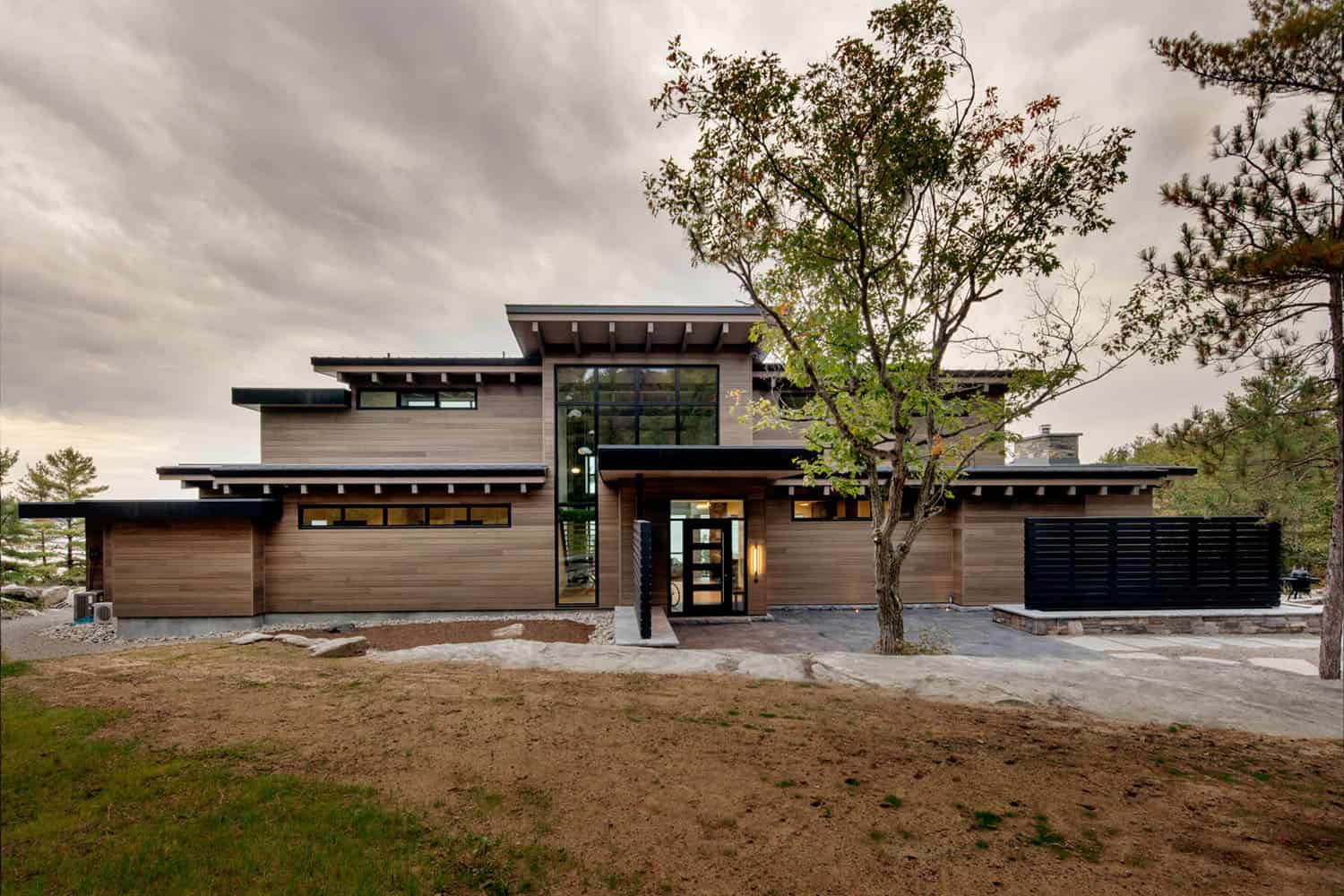 contemporary lakefront cottage exterior
