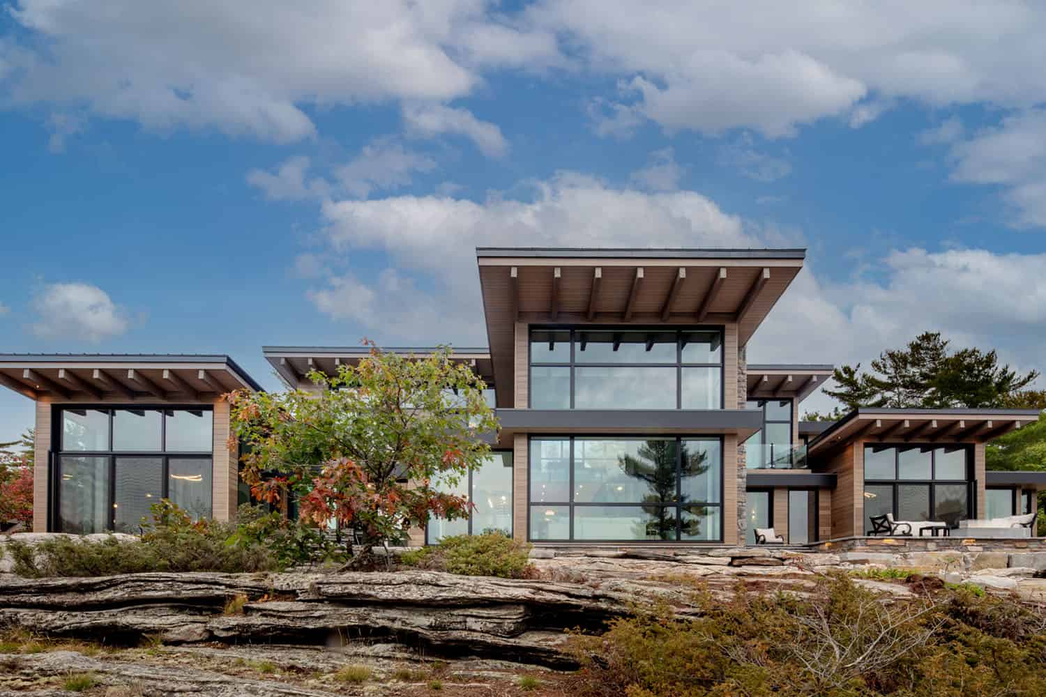contemporary lakefront cottage exterior