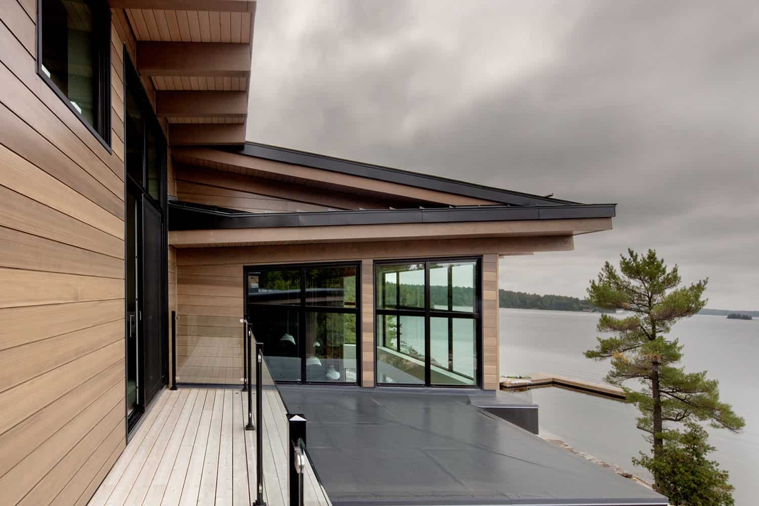 contemporary lakefront cottage exterior with a balcony