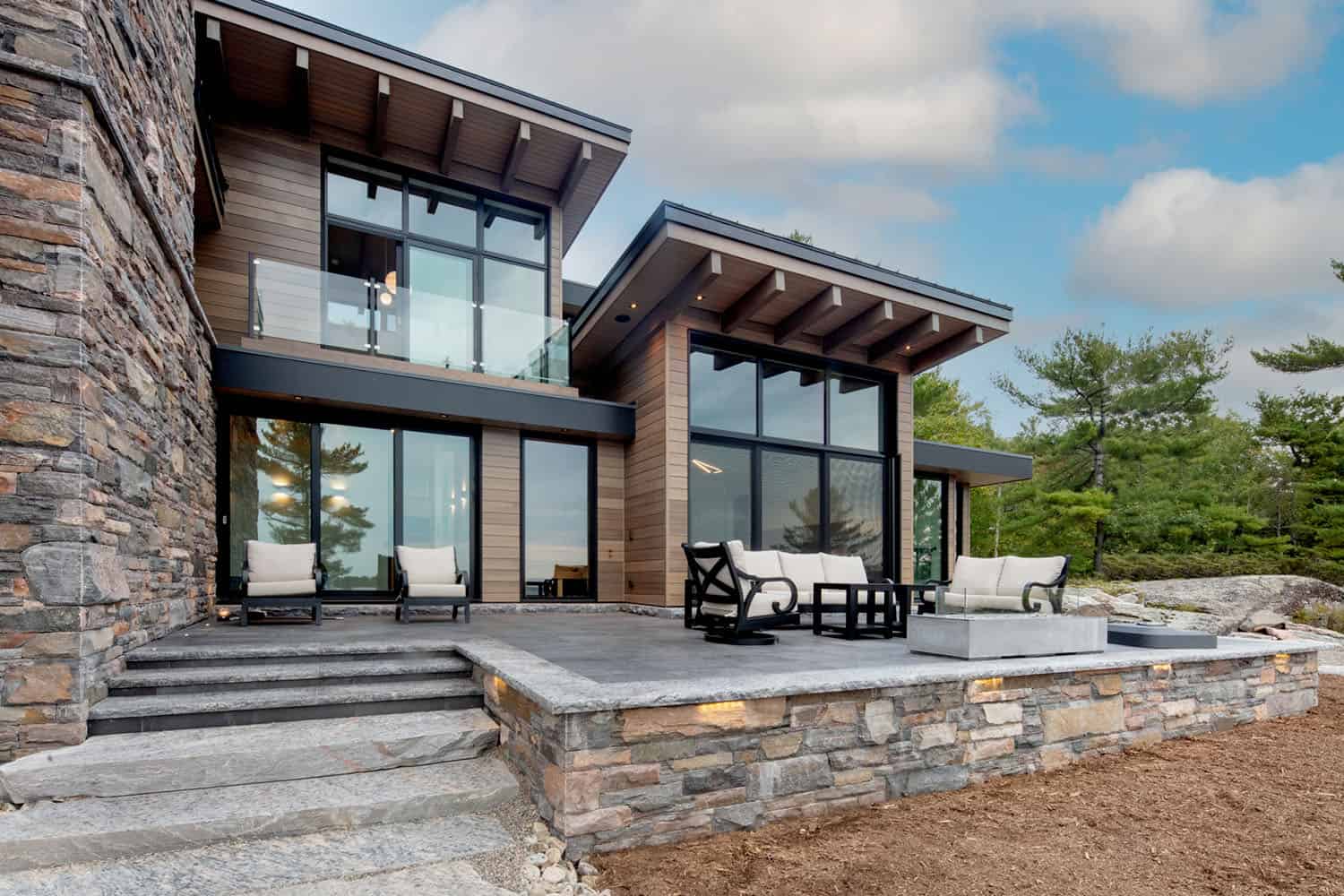 contemporary lakefront cottage exterior