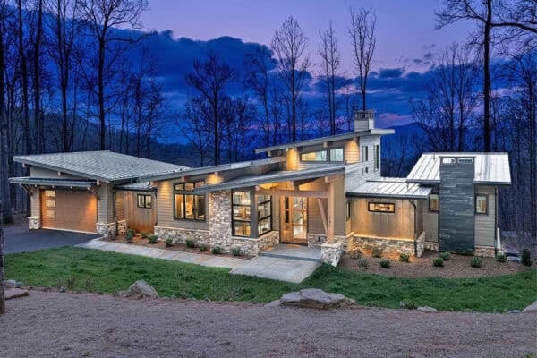 featured posts image for Hawk’s Nest offers a peaceful home in North Carolina’s Blue Ridge Mountains